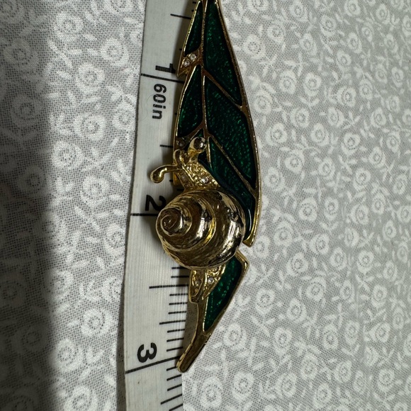 Brooch Leaf with snail gold tone and green 3” vintage - Picture 7 of 7